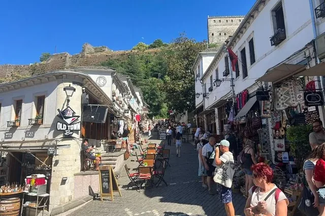 Całodniowa wycieczka do Błękitnego Oka, monastyru, Gjirokastry i zamku Lëkurësi